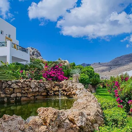 Lambis & Apartmanhotel 3*