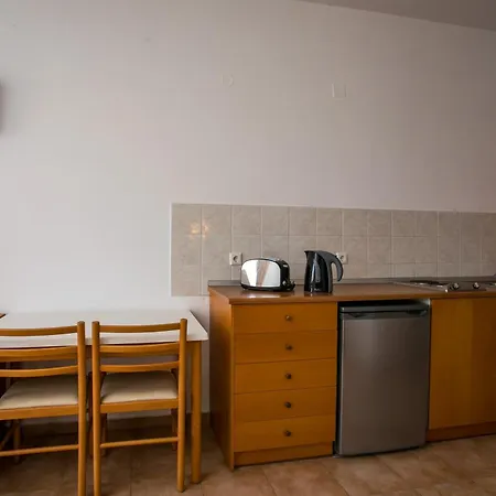 Lambis & Apartmanhotel