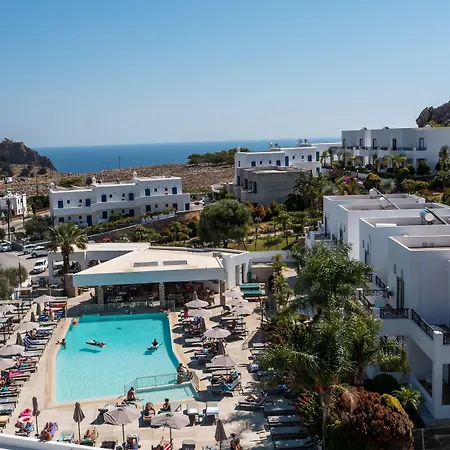 Lambis & Apartmanhotel 3*