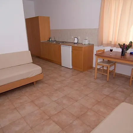 Apartmanhotel Lambis & 3*