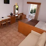 Lägenhetshotell Lambis &
