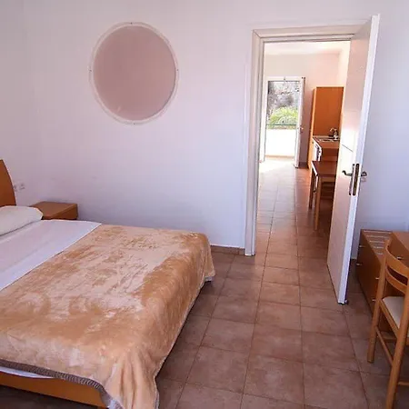 Lambis & Aparthotel