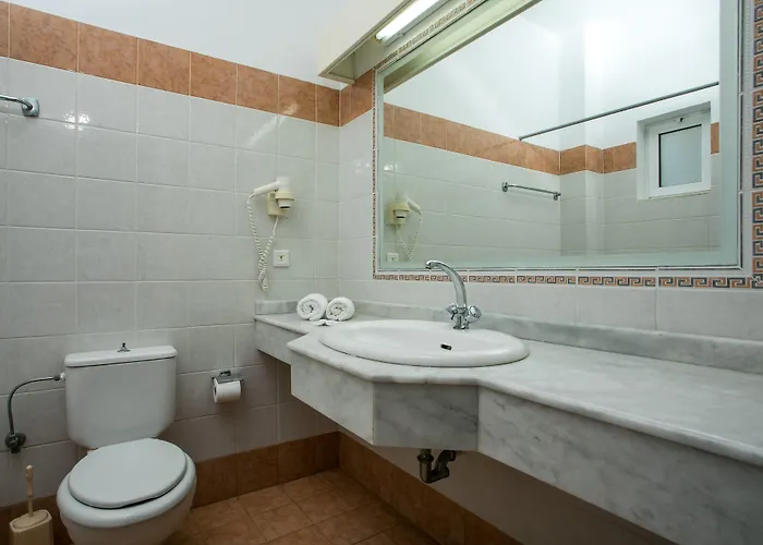 Lambis & 3* Lindos (Rhodes)