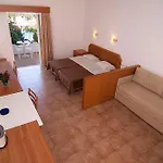 Lambis & شقة فندقية