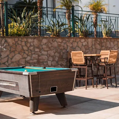 Lambis & Hotel de apartamente