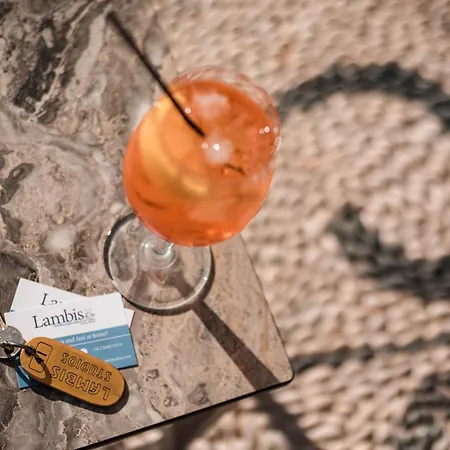 Lambis & Hotel de apartamente 3*