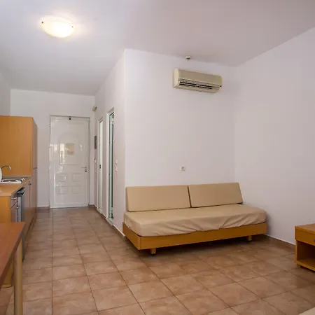 Lambis & Aparthotel 3*