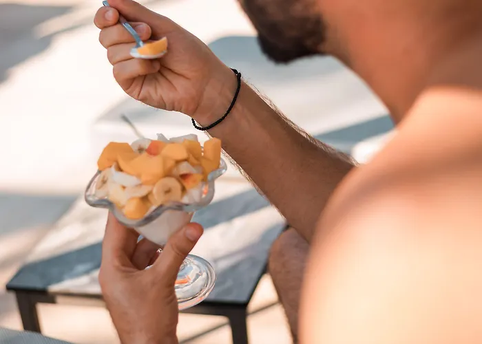 Lambis & Apartmanhotel 3*