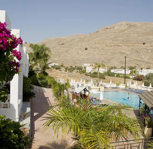 Lambis & Apartmanhotel 3*