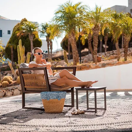 Lambis & 3* Λίνδος