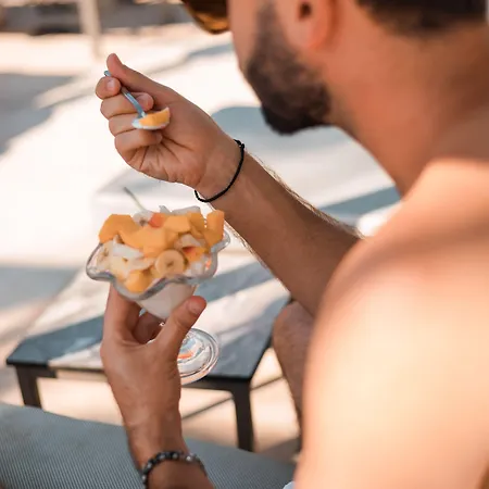 Lambis & Ξενοδοχείο με διαμερίσματα 3*