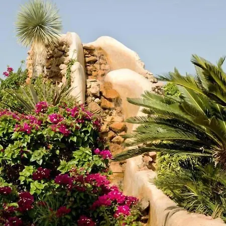 Lambis & Ξενοδοχείο με διαμερίσματα 3*