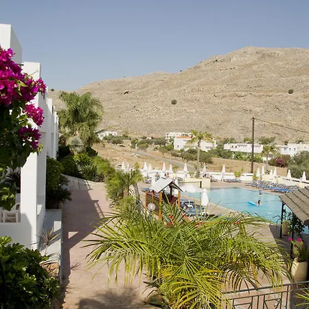 Lambis & Ξενοδοχείο με διαμερίσματα 3*